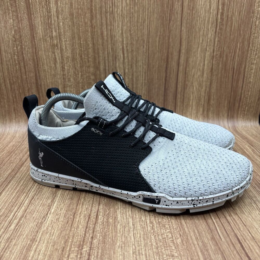 Men's Athletic Shoes in Gray and Black